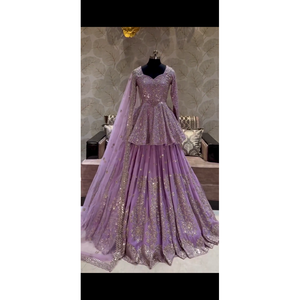 ชุดเซ็ต 3 ชิ้น ผ้าซาตินโพลีเอสเตอร์ 100% ล้างสีแบบหวาน สไตล์ดีไซเนอร์ สำหรับผู้หญิง เหมาะสำหรับงานปาร์ตี้ ประกอบด้วยเสื้อ กางเกง และผ้าคลุมไหล่ - Product Image 5