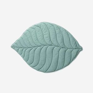 3D Leaves Shaped Dog Blanket Warm Soft Plush Pet Blanket & Throw for Household Dog Bed or Cat Bed - Product Image 2