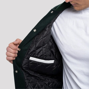 Veste universitaire personnalisée pour homme de qualité supérieure avec manches en cuir, veste bomber classique, fermeture à boutons, col et poignets côtelés - Product Image 4