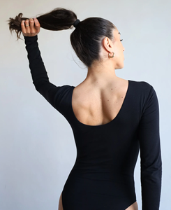 Mono midi ajustado de cuello redondo acanalado para mujer, transpirable, agradable al tacto, cómodo, con estampado serigrafiado, ropa deportiva de color liso - Product Image 2