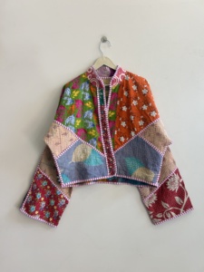 Chaqueta Kantha vintage reversible, hecha a mano en India, estilo bohemio, corta, para mujer. - Product Image 1