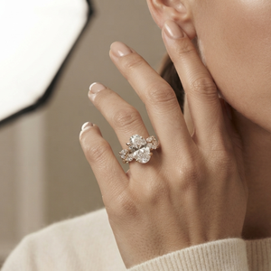 แหวนเพชรทรงรี 2 กะรัต ทองคำขาว 14K ประดับเพชรสามเม็ด ดีไซน์หรูหราจาก Pragalbh Jewels แหวนหมั้นเพชรแท้ เครื่องประดับชั้นดี - Product Image 6