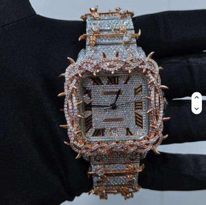 Montre de plongée élégante et tendance avec cadran entièrement serti de diamants Moissanite carrés étincelants, bracelet en tissu, résistance à l'eau 5 ATM - Product Image 1