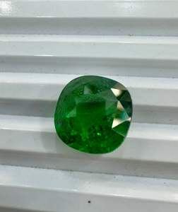 Pierre de Tsavorite Grenat Vert 100% Naturelle 8 Carats Qualité Exceptionnelle Pureté Impeccable pour la Fabrication de Bijoux Pierres Précieuses en Vrac à Prix de Gros - Product Image 6