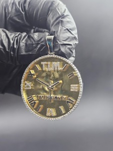 Pendentif d'horloge en alliage de zinc avec lunette en cristal, thème « L'argent fait le temps », bijoux hip-hop, cadeau unisexe - Product Image 5