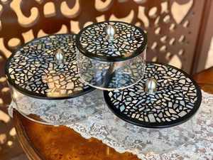 Caja de regalo decorativa clásica de acrílico con tapa de madera con incrustaciones artesanales de MOP para delicias del Ramadán y uso en el hogar para dulces y postres. - Product Image 5