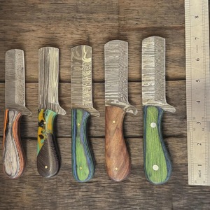Couteau de boucher professionnel en acier Damas pour la vente en gros |   Couteau à lame pointue avec manche en bois de Pakka |   Couteau de camping durable OEM - Product Image 2