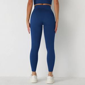 Ensemble de yoga bleu 2 pièces : haut court à col rond et manches longues, leggings taille haute pleine longueur, sans coutures, extensible dans les quatre sens, couleur unie - Product Image 4