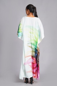 Caftán con estampado tropical de acuarela para mujer – Vestido maxi de verano extragrande con cuello en V - Product Image 3