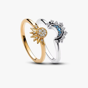 Elegante Juego de Anillos para Pareja con Diseño de Sol y Luna – Anillo de Sol Chapado en Oro y Anillo de Luna Plateado con Diamantes de Circonia Cúbica, Ajustable y Romántico - Product Image 1