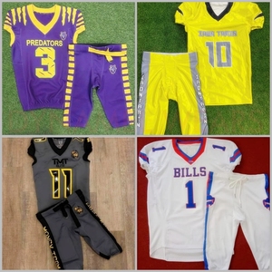 ชุดเสื้อฟุตบอลอเมริกันแบบกำหนดเองสำหรับผู้ชาย คอวี แขนสั้น ผ้าตาข่าย ชุดยูนิฟอร์มพร้อมหมายเลขแบบกำหนดเอง กางเกงระบายอากาศได้ดี ทรงสปอร์ต - Product Image 3