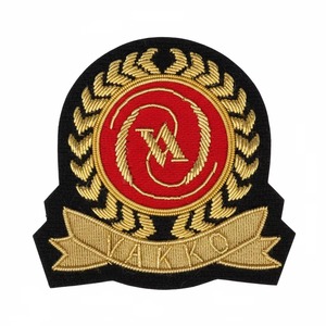 Parche de lujo personalizado bordado a mano con hilo de oro cosido, de tela de fieltro ecológica, insignia para chaqueta, superventas OEM - Product Image 3
