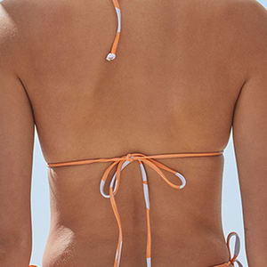 Traje de baño ligero con tela suave y tecnología de secado rápido. Ideal para vacaciones y comodidad junto a la piscina. - Product Image 5