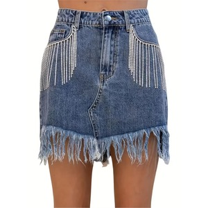 Minifalda vaquera de cintura alta para mujer, con dobladillo asimétrico, bolsillos con cuentas, efecto desgastado y borde deshilachado, estilo casual de verano - Product Image 1