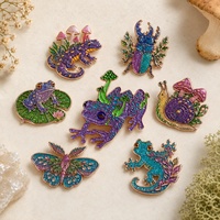 Maßgefertigter Glitzer-Frosch-Pilz Emaille-Pin, Roségold Waldland-Anstecknadel, Fantasy-Natur Sammlerstück Geschenk