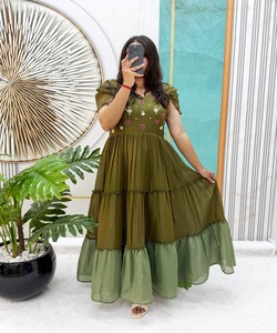 Robe longue en coton Mul moderne pour femme, style ethnique indien et pakistanais, idéale pour mariage et soirée, référence 85309 DHANLAXMI-DS28 - Product Image 1