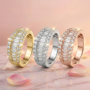 Bague d'anniversaire large à trois rangs en or blanc massif 18 carats avec diamants baguette naturels et diamants ronds taille brillant, sertis pavé en canal - Product Image 5
