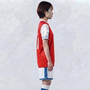 Camiseta de Fútbol de Primera Calidad para Mujer con Logotipo Blanco, Manga Corta, Corte Regular, Estampado Sublimado, Cierre de Tirantes, Material 100% Poliéster - Product Image 3