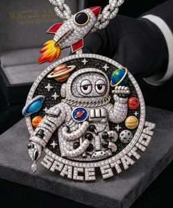 Pendentif Moissanite Astronaute Dessin Animé Thème Spatial Or Rose Breloque Ronde Galaxie Collier Bijoux Personnalisés Cadeau - Product Image 2