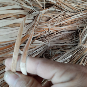 Tiras de ratán crudo anti-termitas de 7-10 mm de grosor para pantallas de lámparas, persianas y tejidos. Material de fibra de ratán al por mayor. - Product Image 3