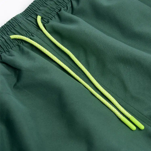 Short de bain pour homme vert uni à séchage rapide, taille élastique, décontracté, avec cordon de serrage, longueur mi-cuisse - Product Image 2