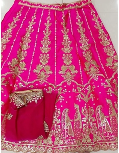 Lehenga semicompuesta de seda con adornos KV Art y blusa sin coser con dupatta - Product Image 5