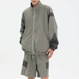 Survêtement coupe-vent en nylon Ripstop personnalisé avec capuche réglable et impression sérigraphiée, idéal pour les programmes de vêtements d'équipe - Product Image 2