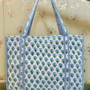 Sac fourre-tout en coton brodé floral, style preppy, ouvert, pour le shopping, toutes saisons, blanc et bleu, à motifs rayés, avec poignées - Product Image 3