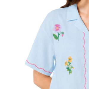 เสื้อเชิ้ตผู้หญิงแขนสั้นปักลายดอกไม้สีฟ้าอ่อน ติดกระดุม คอปก ผ้าฝ้ายลำลองสำหรับฤดูร้อน เสื้อแฟชั่นสั่งทำได้ OEM - Product Image 3