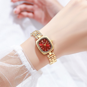 นาฬิกาข้อมือผู้หญิงทรงสี่เหลี่ยมเล็ก สไตล์มินิมอล สีทอง สำหรับสุภาพสตรี - Product Image 3