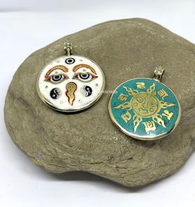 Pendentifs religieux tibétains sur le thème du Bouddha de la paix, en alliage plaqué argent et corail - Product Image 2