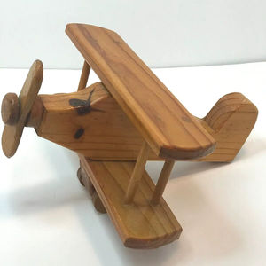 Centre de table décoratif élégant en bois, design avion, inspiration aviation, pour les intérieurs modernes. - Product Image 1