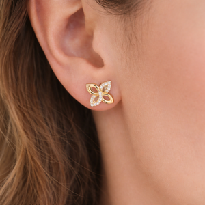 Élégantes boucles d'oreilles clous en or massif 14 carats ou en argent avec diamants de laboratoire, motif pétale floral, délicates fleurs, pour tous les jours - Product Image 5