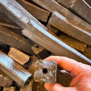 Charbon de bois en briquettes carrées type B pour barbecue commercial et chicha, prix compétitif, emballage standard 10 kg par boîte, charbon AVC faible teneur en cendres - Product Image 5