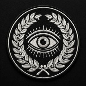 Parche Masónico Bordado Personalizado del Ojo que Todo lo Ve, Corona de Laurel, Blanco y Negro, Redondo, Insignia Fraternal para Blazers - Product Image 1