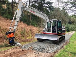Mini-excavatrice sur chenilles Takeuchi TB2150R, moteur Yanmar contrôlé par PLC, hydraulique HYDAC, godet hydraulique de 0,09 m, moment de charge élevé - Product Image 6