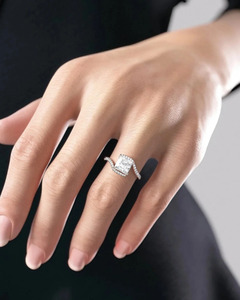Anillo de Diamantes con Forma de Corazón de 3 Filas en Oro Amarillo - Product Image 3