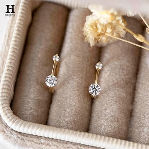 Pendientes Minimalistas de Oro de 14K con Dos Piedras, Tipo Huggie, con Diamantes Redondos Graduados, Pendientes Delicados de Línea Fina, Joyería Fina - Product Image 4