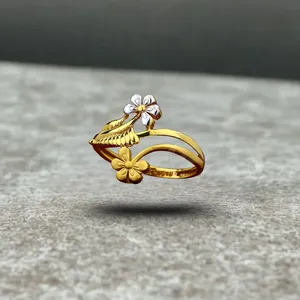 Anillo de oro de 22k con diseño floral |   Motivo Único de Hojas y Flores |   Anillo Cruzado Floral de Dos Tonos en Oro de 22K Premium - Product Image 1