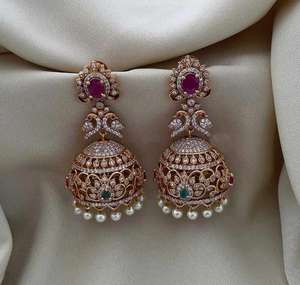 Jhumki de Calidad Premium con Acabado Mate CZ, Diseño Ligero y Hermoso, Uso Minimalista, Perfecto para Ocasiones Festivas, Ropa de Fiesta - Product Image 1