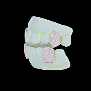 Grillz de Plata Maciza con Diamantes de Moissanita de Corte Brillante Redondo, Estilo Discoteca, con Colas de Dragón de Moissanita - Product Image 2