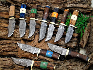 Couteaux de chasse Damas à prix réduit, couteau à lame fixe forgé, couteau de camping avec manche personnalisé en bois et laiton pour les détaillants - Product Image 5