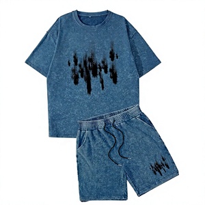 Conjunto Casual de Verano para Hombre: Camiseta con Estampado en el Cuello y Pantalones Cortos con Cordón, de Poliéster/Algodón, con Efecto Desgastado y Lavado Ácido - Product Image 1