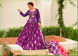 Conjunto de chaqueta y lehenga Aparajita Zardozi morado con blusa. Hermosa colección de lehenga choli tradicional de moda para bodas. - Product Image 3