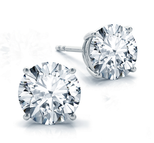 Pendientes de Diamantes Cultivados en Laboratorio con Corte Redondo y Cuatro Puntas Clásicas de Oro de 14K - Product Image 1