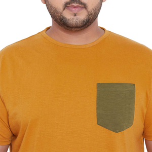 T-shirt à manches courtes jaune moutarde pour homme, col rond, coupe classique, en jersey de coton décontracté avec poche vert olive - Product Image 6