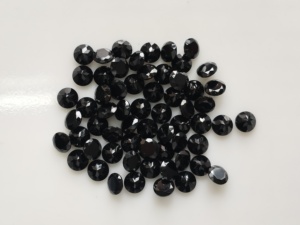 Spinelle noire naturelle 6 mm, taille brillant ronde, couleur 100 % naturelle, pierres précieuses de qualité supérieure pour la fabrication de bijoux - Product Image 2