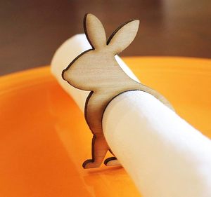 Anneau de serviette en bois en forme de lapin, décoration de table en bois, dessous de plat animal fait main, accent décoratif pour mariage et fête de Pâques - Product Image 3
