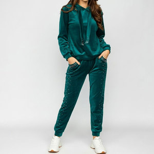 Ensemble de vêtements tendance pour femmes, pantalon à taille élastique en velours avec strass et haut court à manches longues, coupe ajustée - Product Image 1