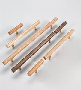 Magnifique contraste entre la laiton et le bois foncé. Poignée de meuble fonctionnelle et décorative. Amélioration parfaite pour les meubles anciens. - Product Image 1
